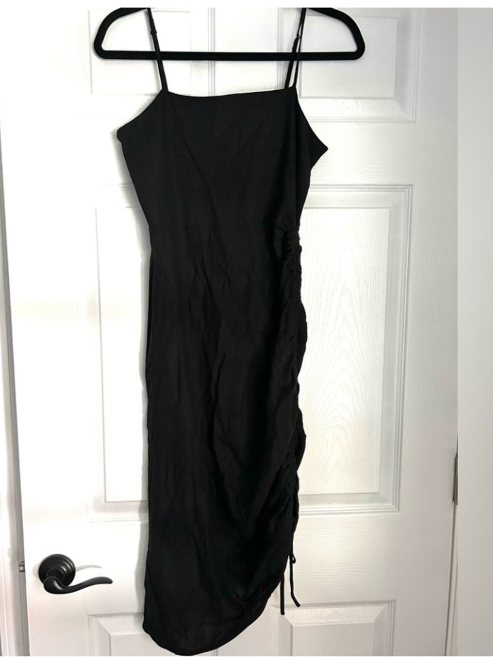 ISO*******

Black Spaghetti Strap Midi Dress